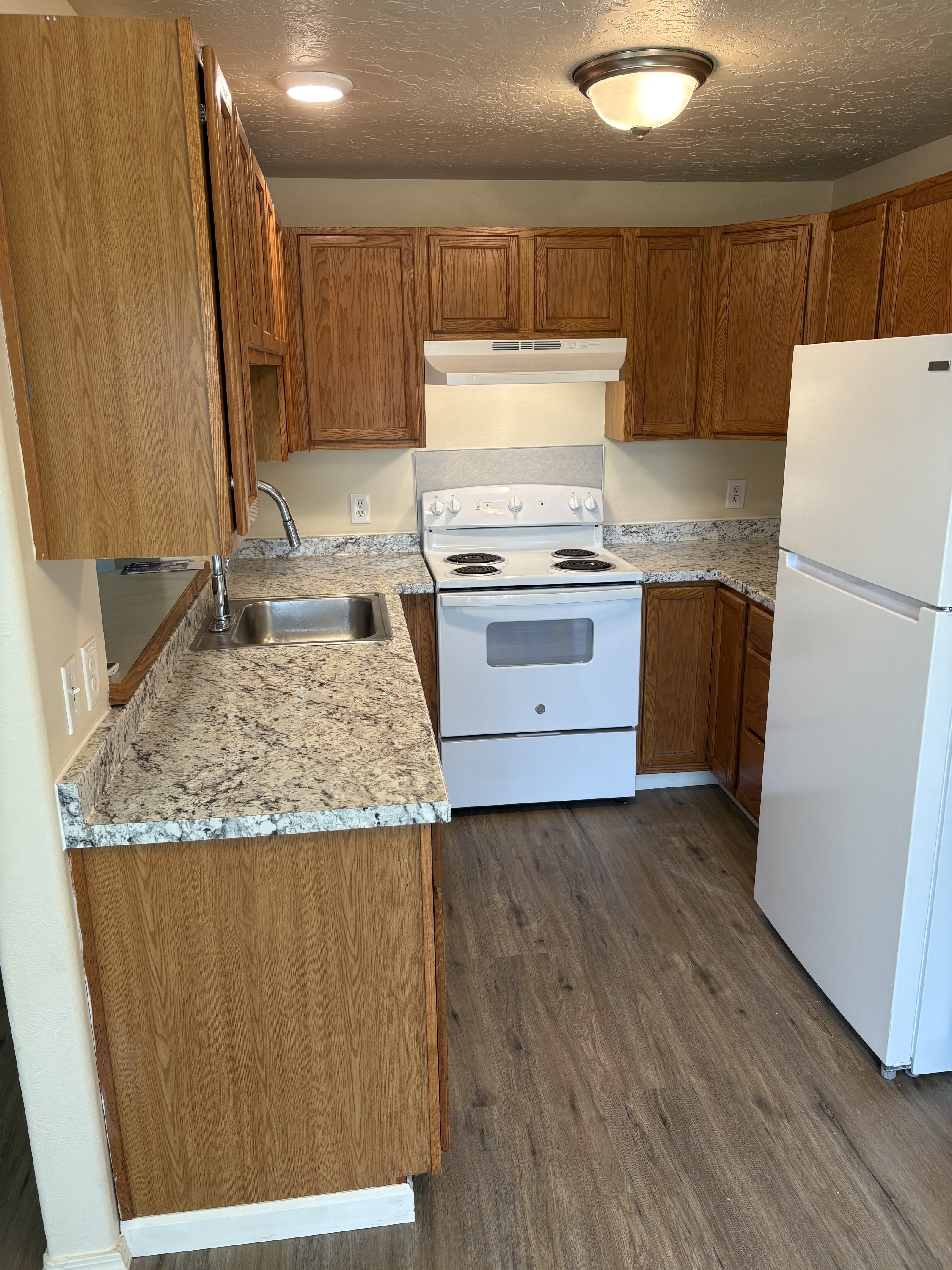 1894 Southeast Clay Street - 1894