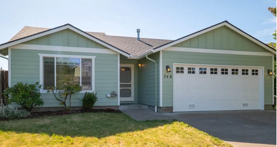 746 Desert Pine Street Northwest